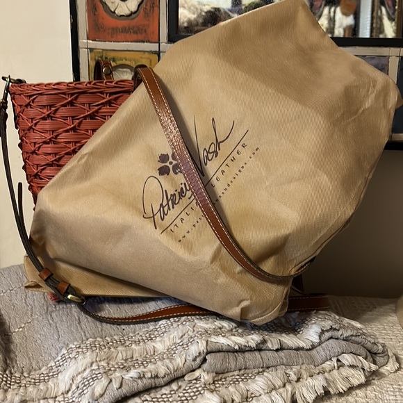 Like new Just in time for warmer weather, the Talara Tote - Picture 7 of 7